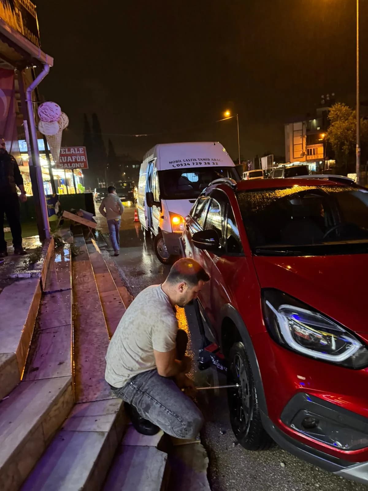 Antalya mobil lastik tamircisi profesyonel ekip ve yol yardım hizmeti
